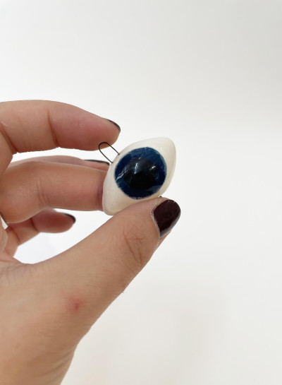 Oeil bleu ovale