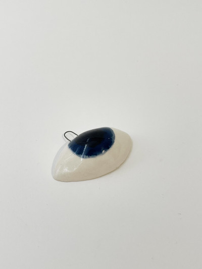Oeil bleu ovale